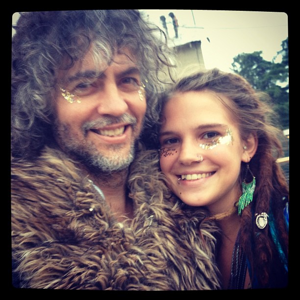 friends back stage at all good