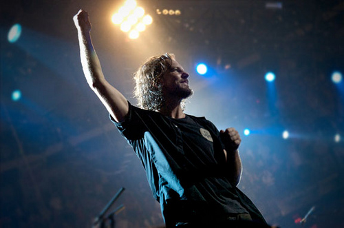 Pearl Jam: Epic Halloween Setlist, Devo Cover Video and Download