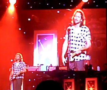 Video: Eddie Vedder Sings “Oh CoCo” at Conan O’Brien in Seattle