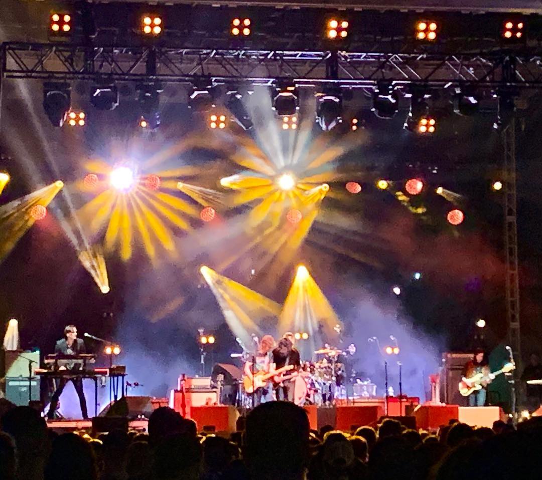 watch-the-raconteurs-live-comeback-their-first-appearance-in-eight-years