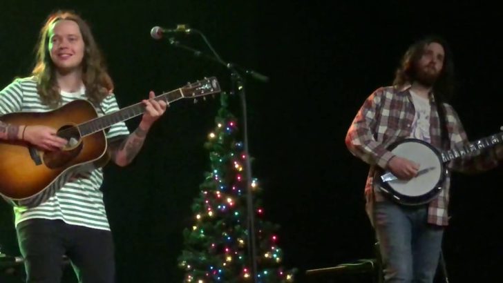 Billy Strings Throws ‘String the Halls 2’ Holiday Celebration in Nashville [VIDEO]