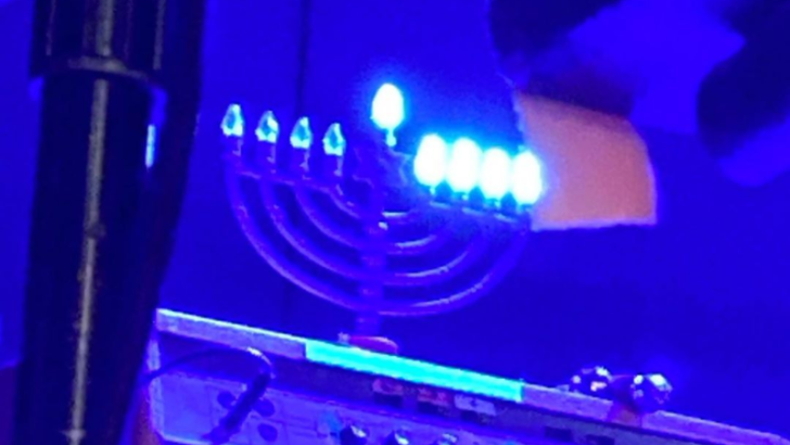 Yo La Tengo Welcomes Christmas (Band), Todd Barry, & Lee Ranaldo for Hanukkah Night #4