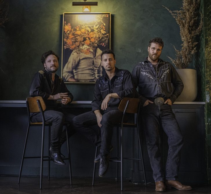 British-American Pop Folk Trio Raynes Embark On US Tour in Support of New EP Bloom