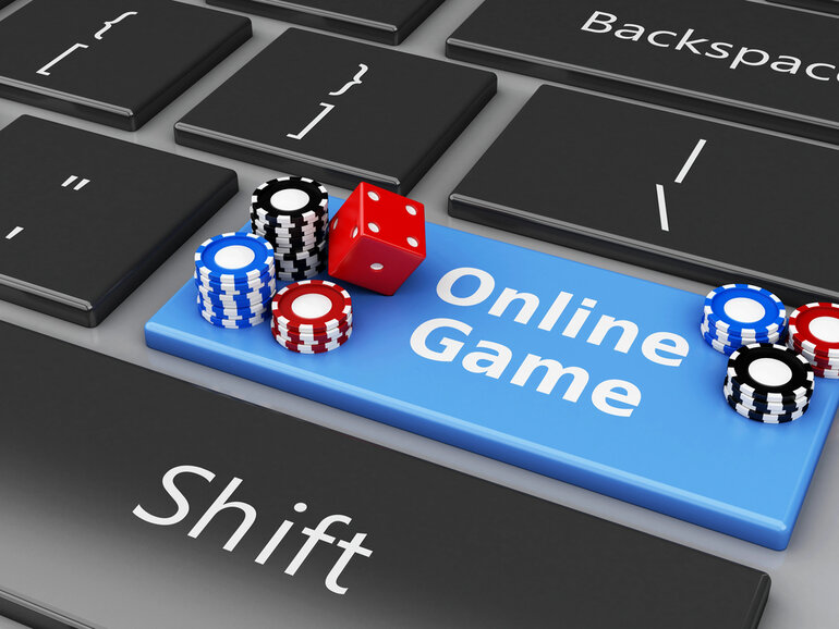Keyboard with online game button, poker chips, and dice symbolizing top factors influencing online casino ratings in 2025