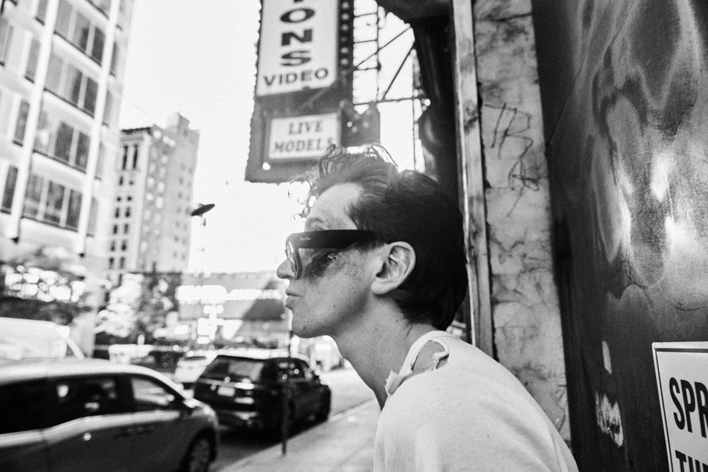 Des Rocs Unleashes Theatrical New Video for “When The Love Is Gone” Ahead of 2026 Tour