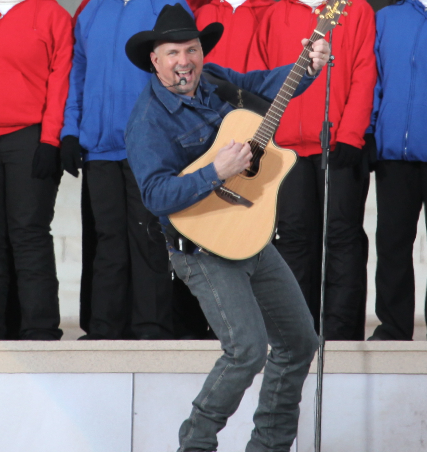 Garth Brooks performing a country drinking song live.